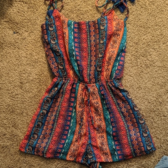 Asuwishclothing Pants - Women's BoHo style short/romper.  Sz Small